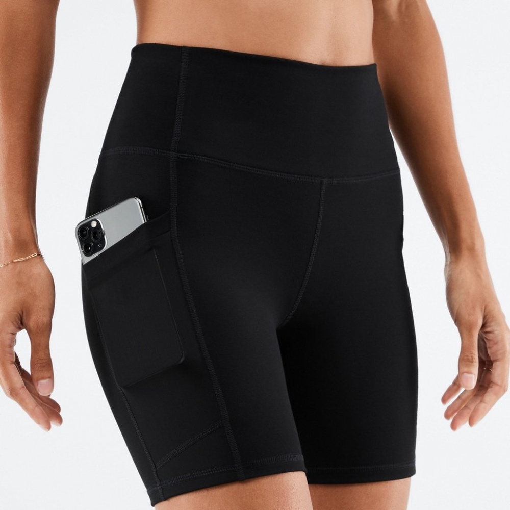 Fabletics On-The-Go 6” Short